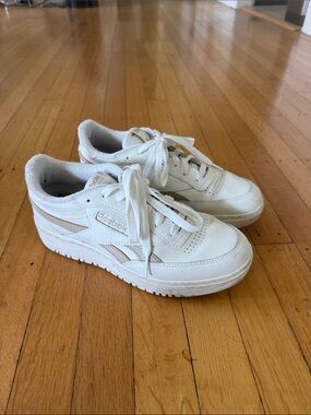 Reebok Club C Revenge Classic White Leather Sneakers with Beige Accent size 8